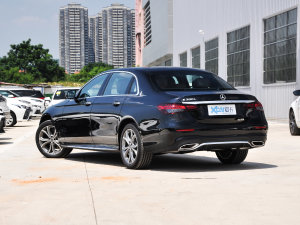 2023款E 300 L 运动时尚型 左后45度