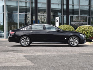 2023款E 300 L 运动豪华型 正侧（右）