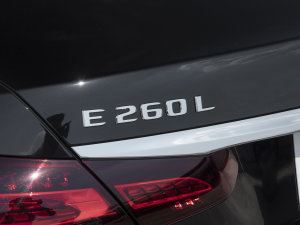 2023E 260L 4MATIC ^
