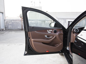 2023E 260L 4MATIC {λ܇T