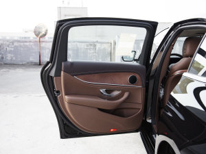 2023E 260L 4MATIC ܇T