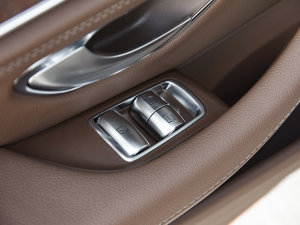 2023E 260L 4MATIC ܇ƅ^