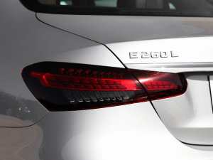 2023款E 260 L 运动型 尾灯