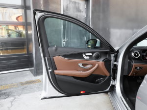 2023款E 260 L 运动型 驾驶位车门