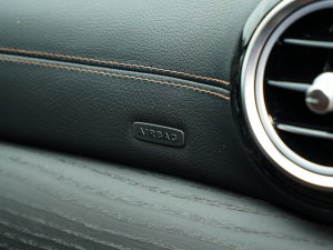 2023Ŀ E 260 L \(yn) 4MATIC п؅^(q)