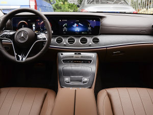 2023款E 350 e L插电式混合动力轿车 中控台