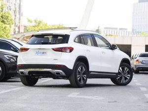 2023款GLA 220 右后45度