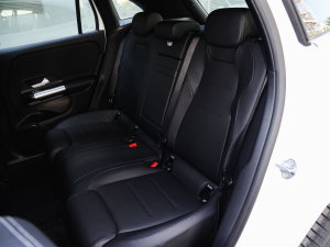 2023款GLA 220 后排座椅