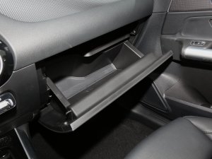 2023款GLA 220 4MATIC 手套箱