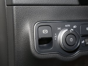 2023款GLA 220 4MATIC 驻车制动器