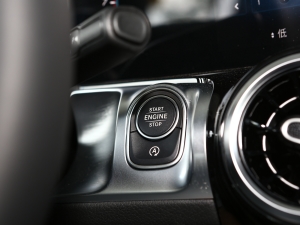 2023Ŀ GLB 200 r п؅^