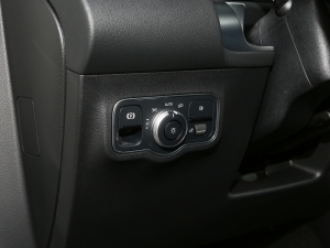 2023Ŀ GLB 200 r п؅^