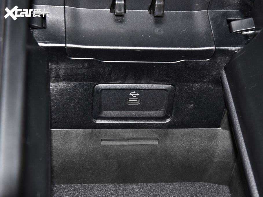 2023YC C 260 L \Ӱ