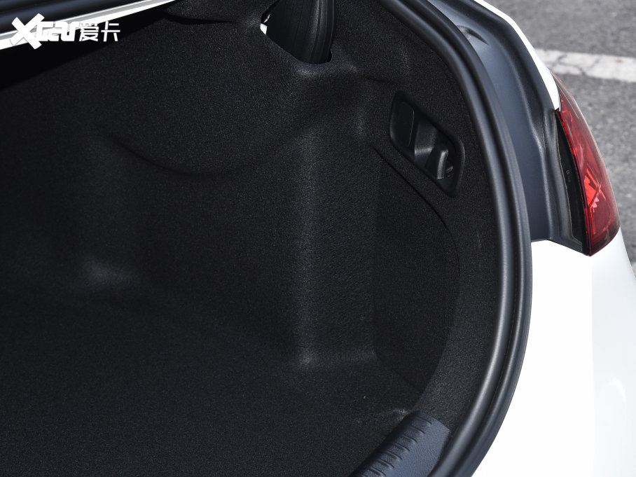 2023YC C 260 L \Ӱ