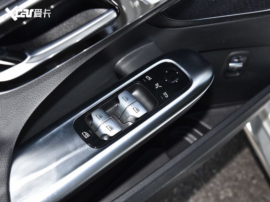 2023YC C 260 L \Ӱ