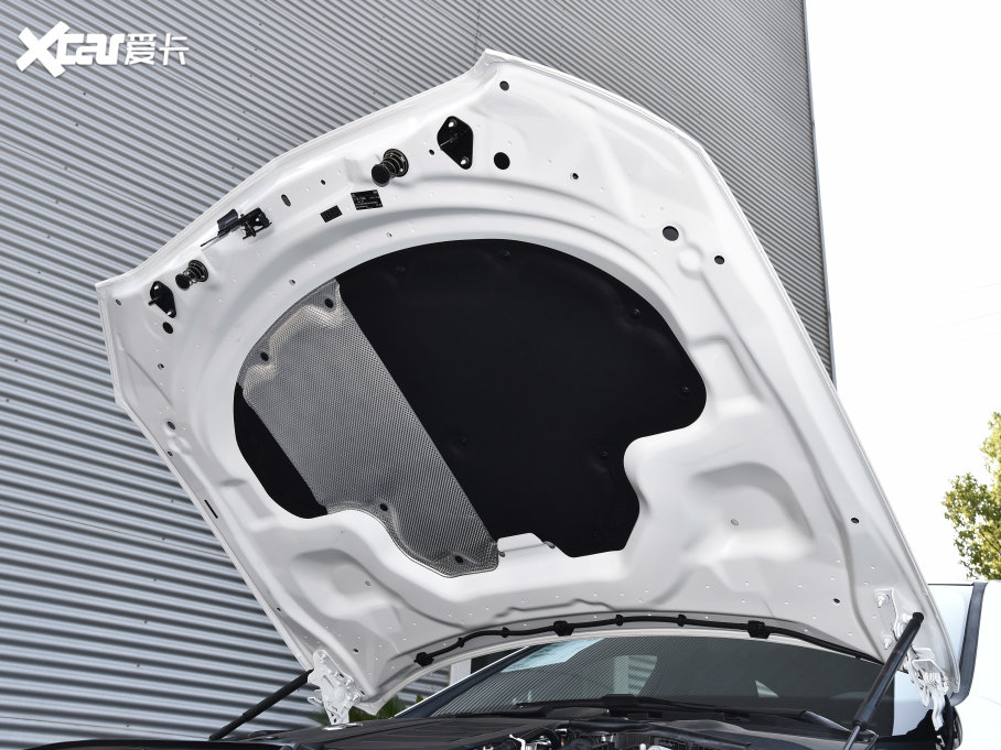 2023��YC�� C 260 L �\�Ӱ�