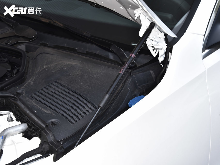 2023YC C 260 L \Ӱ