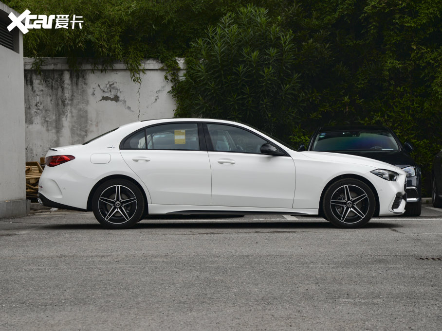 2023��YC�� C 260 L �ҹ�\�Ӱ�