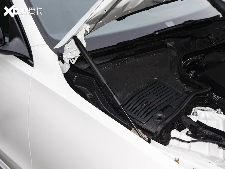 2023YC C 260 L ҹ\Ӱ