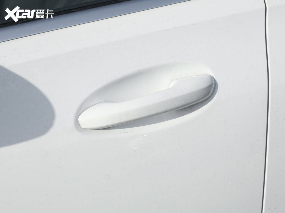 2023��YC�� C 200 L �\�Ӱ�