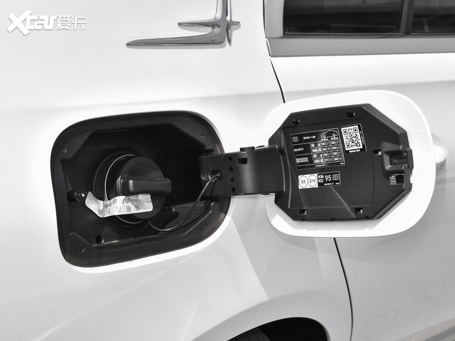 2023��YC��(j��) C 200 L �\(y��n)��(d��ng)��