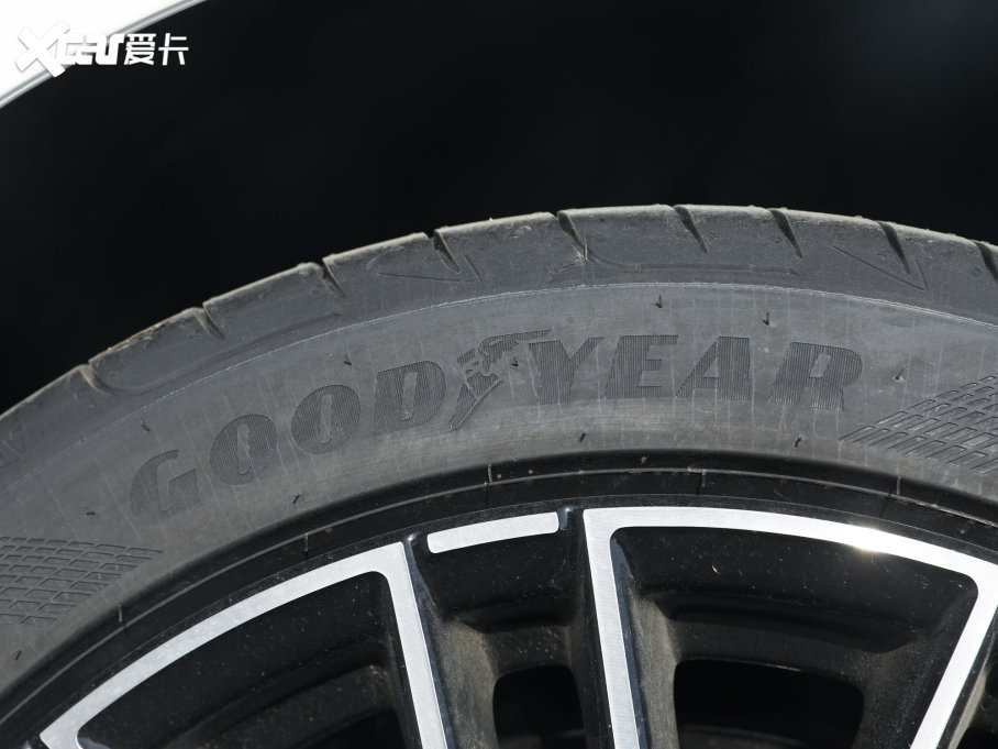 2023��YC�� C 200 L �\�Ӱ�