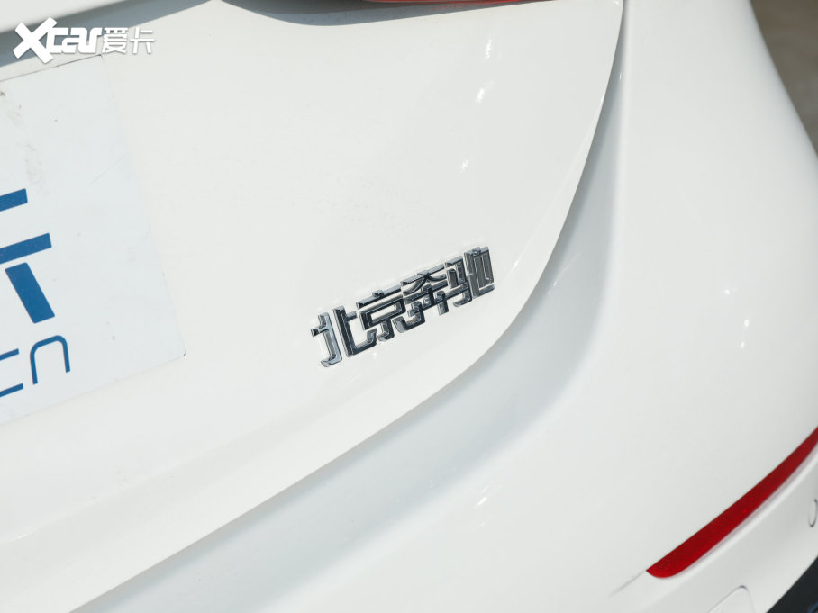 2023��YC�� C 200 L �\�Ӱ�