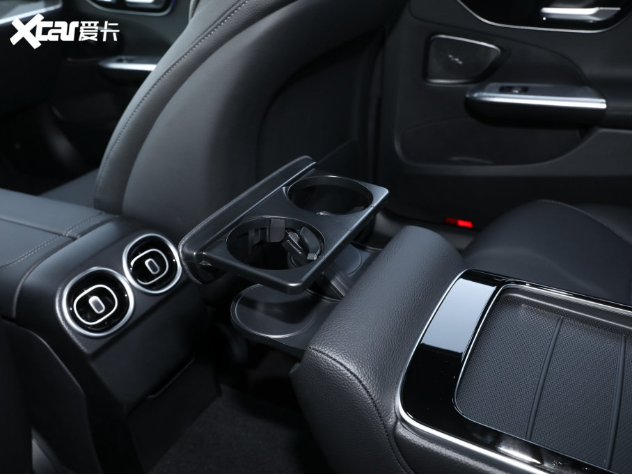 2023��YC�� C 200 L �\�Ӱ�