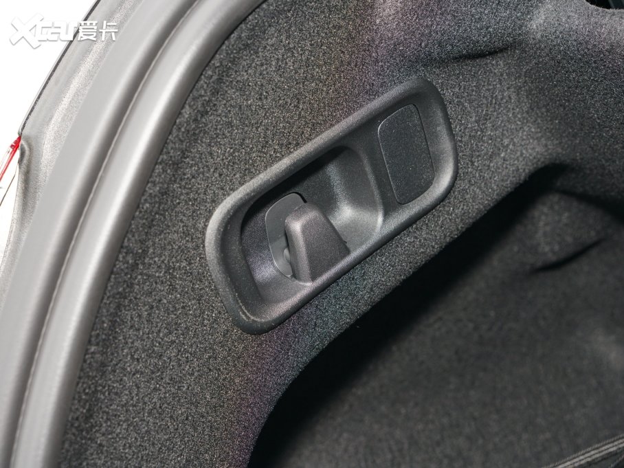 2023YC Ŀ C 260 L