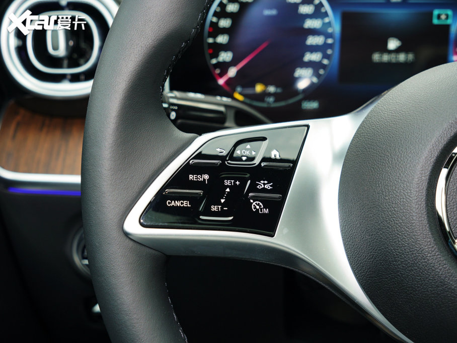 2023YC Ŀ C 260 L