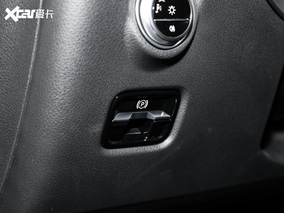 2023YC C 260 L \(yn)Ӱ 4MATIC