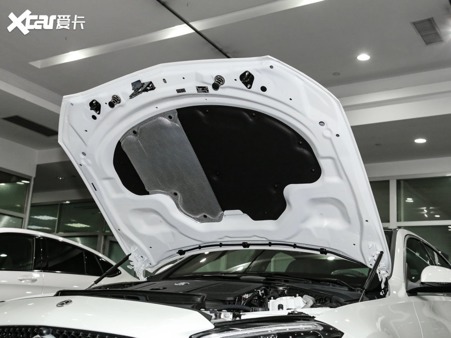 2023��YC�� C 260 L �\�Ӱ� 4MATIC