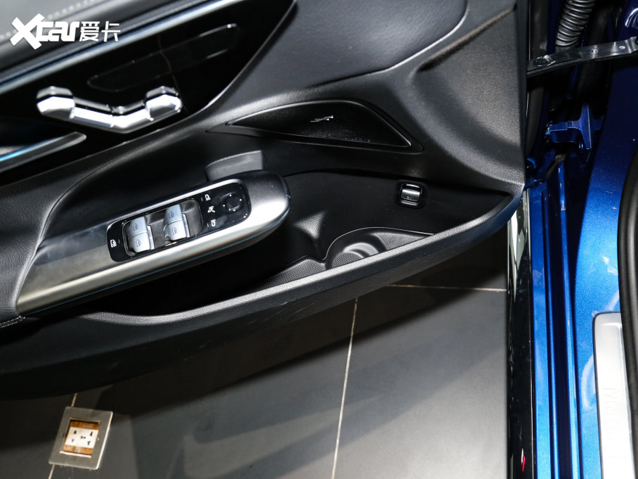 2023YC Ŀ C 260 L \Ӱ