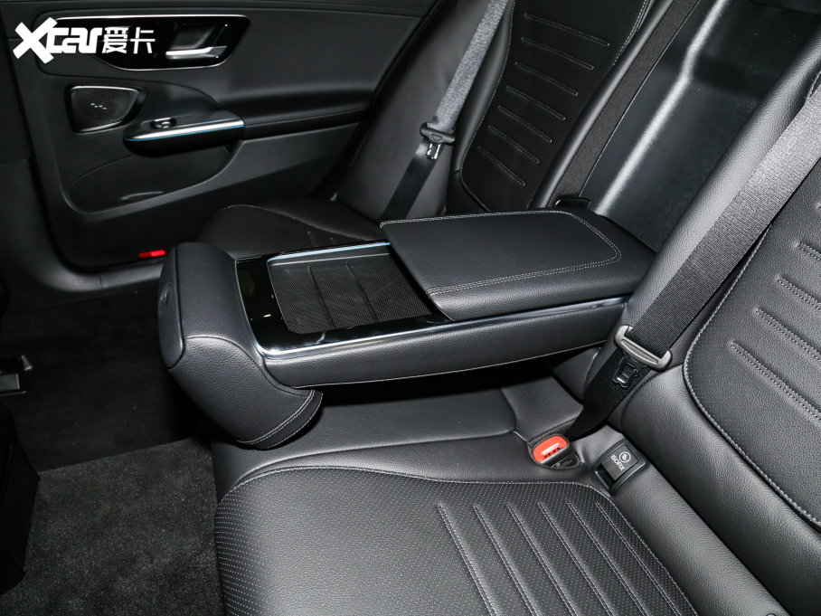 2023YC Ŀ C 260 L \Ӱ