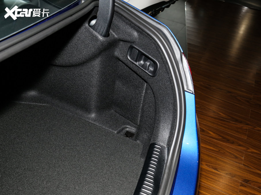 2023YC Ŀ C 260 L \Ӱ