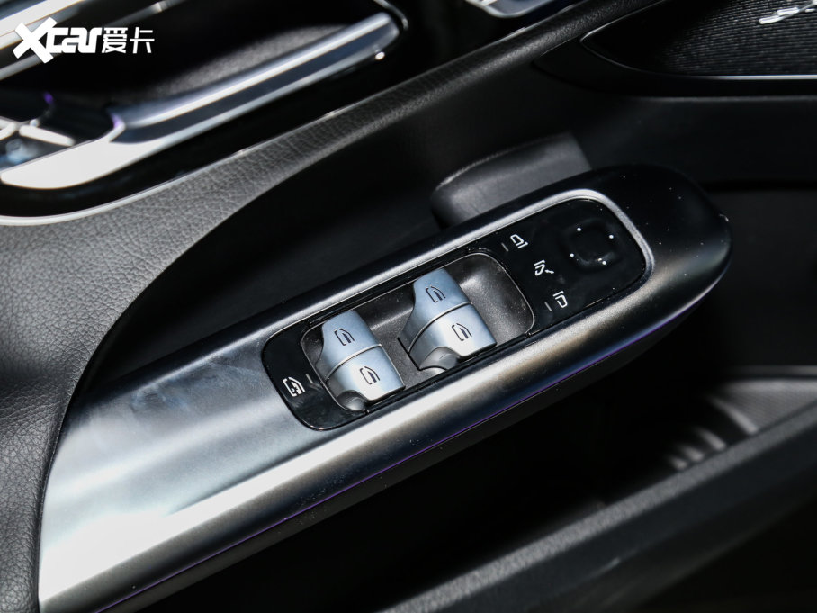 2023��YC�� �Ŀ� C 260 L �\�Ӱ�