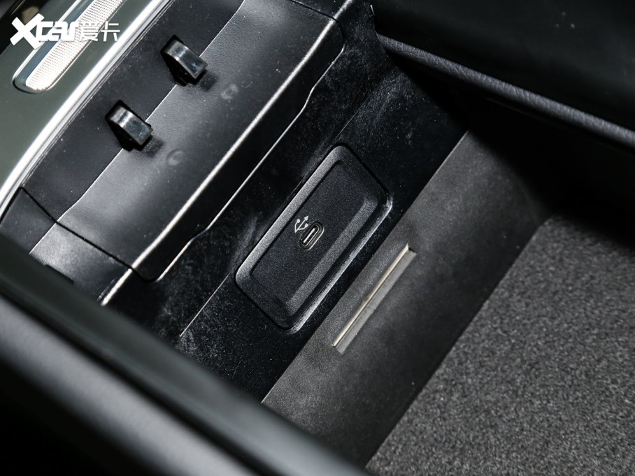 2023YC Ŀ C 260 L \Ӱ