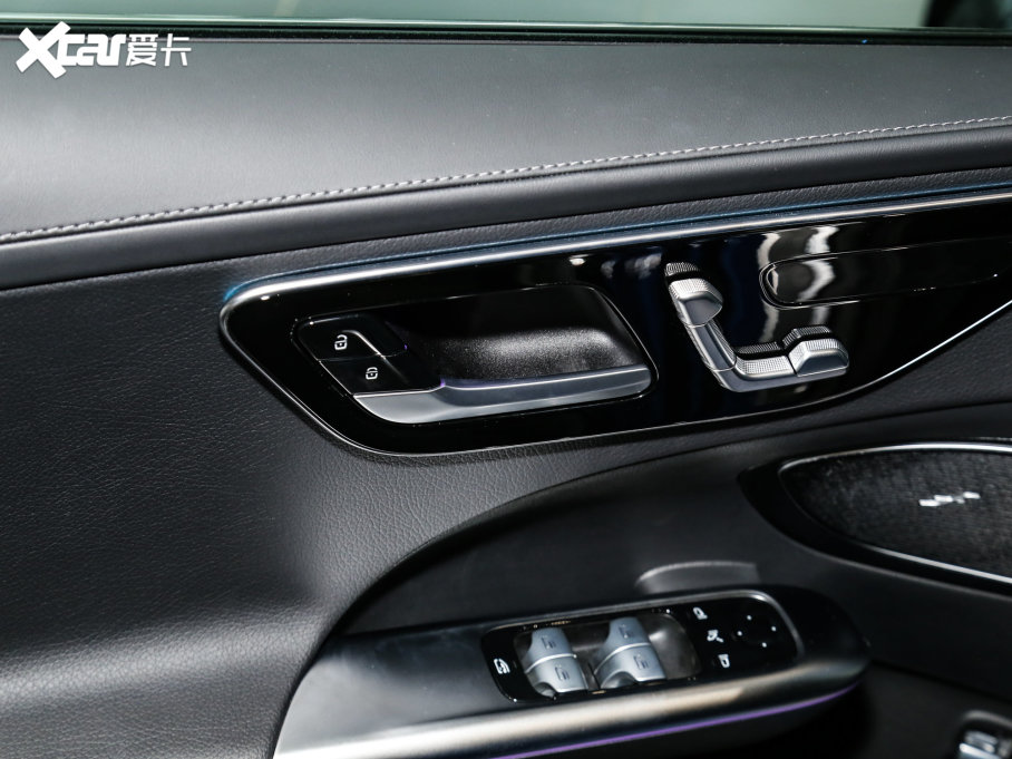 2023YC Ŀ C 260 L \Ӱ