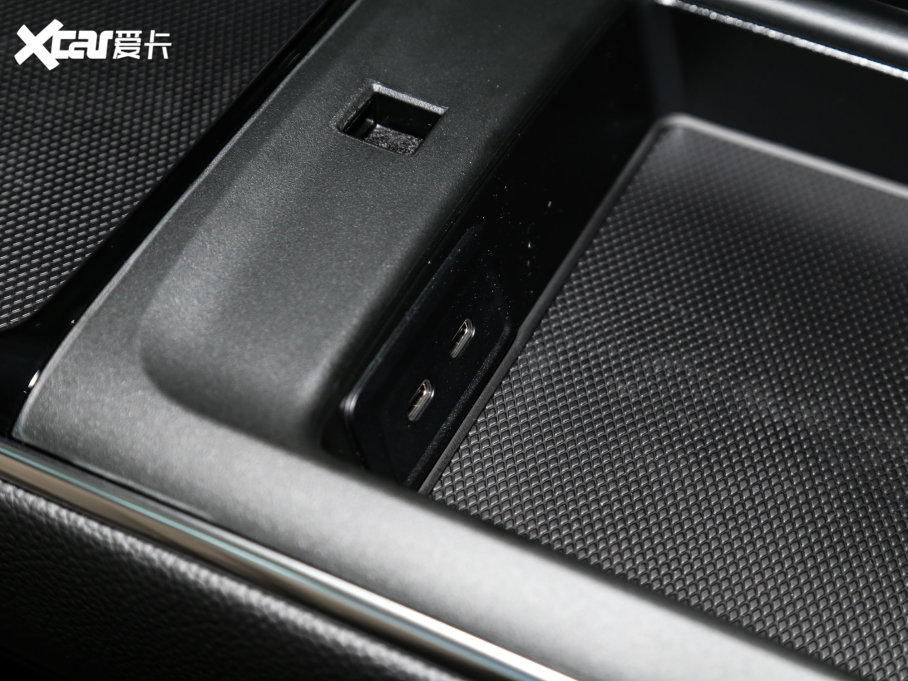 2023YC Ŀ C 260 L \Ӱ