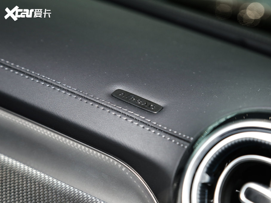 2023YC Ŀ C 260 L \Ӱ