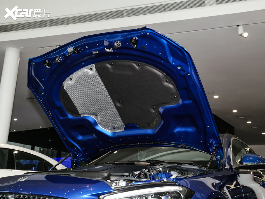 2023YC Ŀ C 260 L \Ӱ