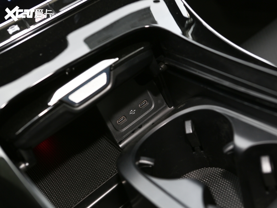 2023YC Ŀ C 200 L \Ӱ