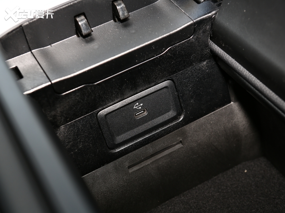 2023YC Ŀ C 260 L \Ӱ