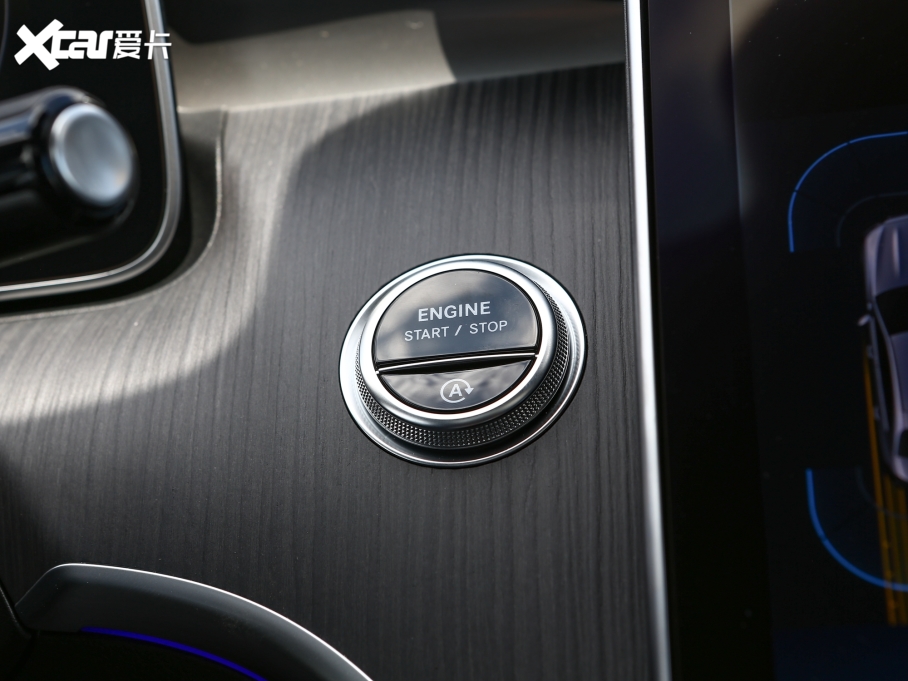 2023��YC�� �Ŀ�� C 260 L �\�Ӱ�