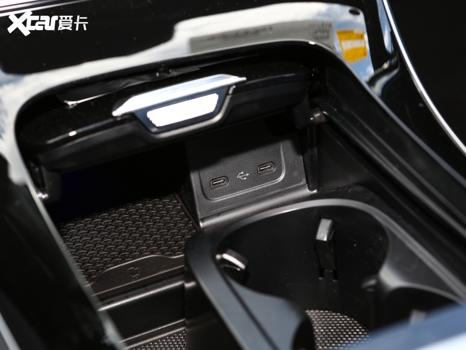 2023YC Ŀ C 260 L \Ӱ