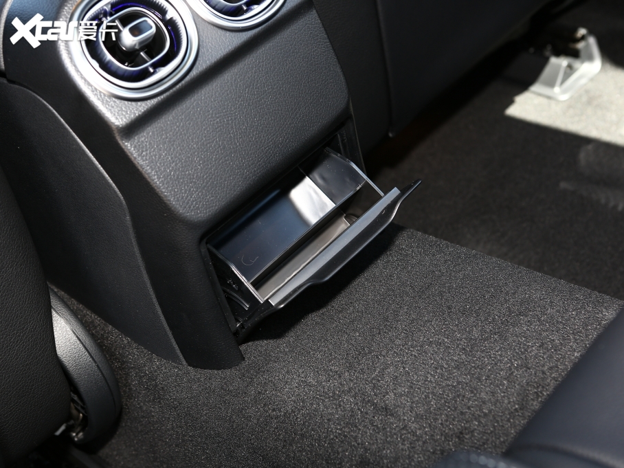 2023YC Ŀ C 260 L \Ӱ