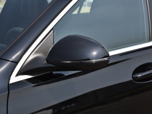 2023款C 260 L 后视镜