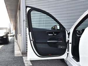 2023C 260 L \Ӱ {λ܇T