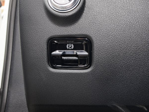 2023款C 260 L 皓夜运动版 驻车制动器