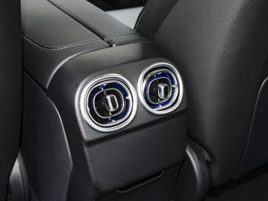 2023C 260 L ҹ\Ӱ п؅^